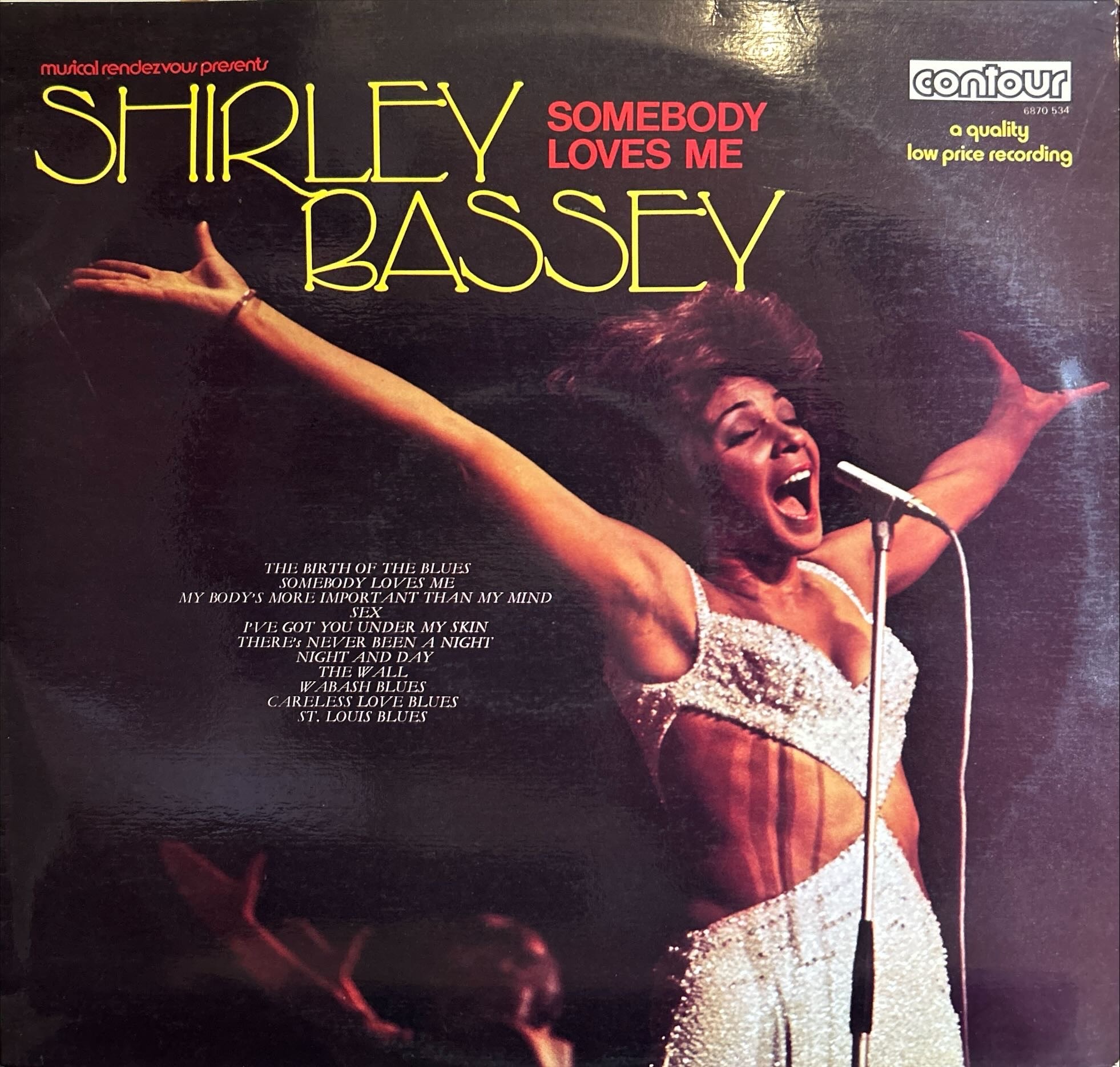 Shirley Bassey - Somebody Loves Me